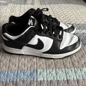 Nike Women's Black and White Sneakers